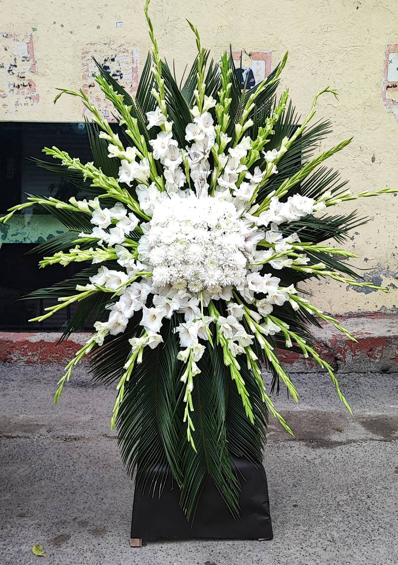 تاج گل یک طبقه شیک برای مراسم آمل