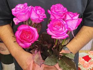 سفارش باکس گل رز با طراحی خاص در آمل