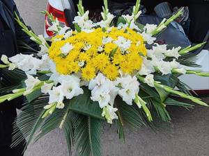 سفارش تاج گل یک‌ طبقه شیک در آمل