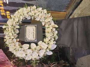 تاج گل طبیعی دو طبقه برای مراسم ختم در آمل