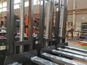 استاکر پلت فرم چهار و نیم متری دو تن وارداتی