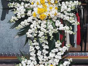 سفارش تاج گل یک و دو طبقه در آمل 