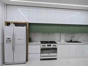 اجرای کابینت MDF سبز با نصب حرفه‌ای در اصفهان