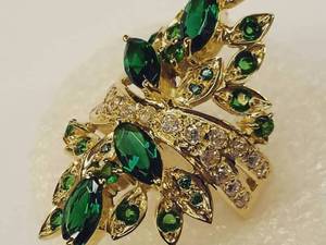 خرید انگشتر طلا با نگین سبز در تبریز