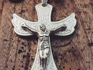 پلاک صلیب نقره در رشت