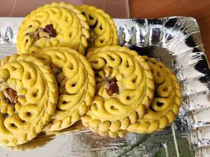 کلمپه گردویی سنتی زعفرانی در اصفهان