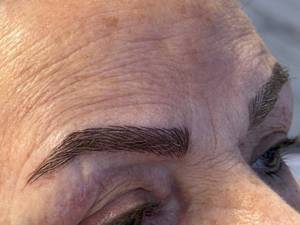 انجام میکروبلیدینگ ابرو با رنگ طبیعی در ستارخان