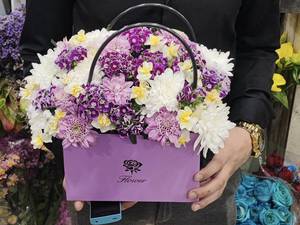 سفارش باکس گل با تم صورتی در آمل