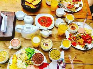 صبحانه سلف سرویس