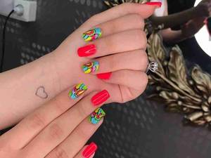 کاشت و طراحی ناخن تابستانی در ممسنی