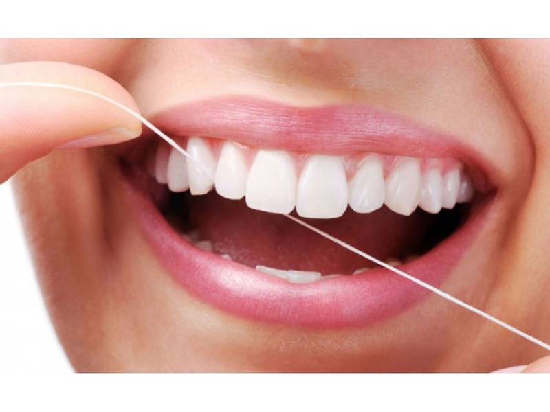 اول مسواک بزنم یا نخ بکشم ؟