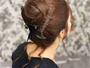 شنیون ساده در آرایشگاه الی