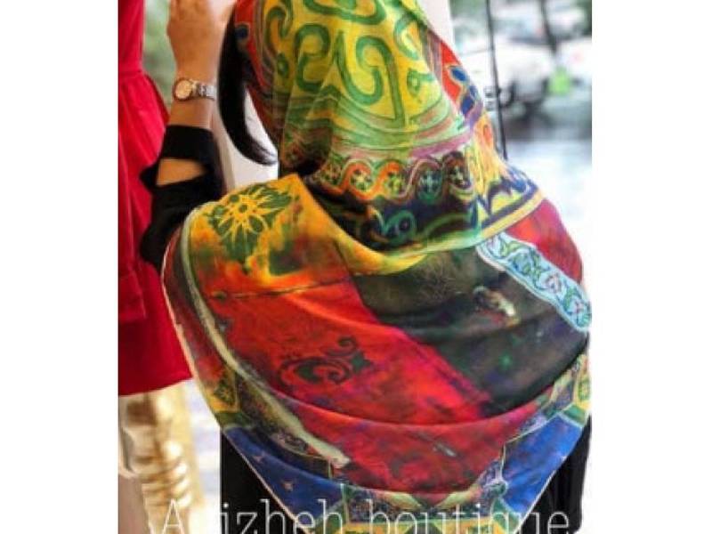 روسری پاییزه همراه با رنگبندی