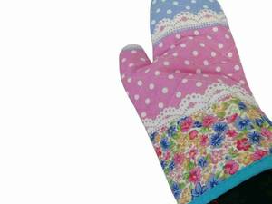 دستکش فر پارچه ای طرح گلدار