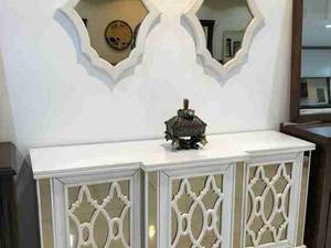 کنسول اینه کاری شده با رنگ بندی متنوع