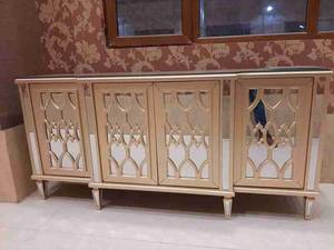 کنسول اینه کاری شده با رنگ بندی متنوع