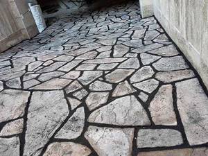 اجرای سنگ  ورقه ای  چکوشی کف محمودی