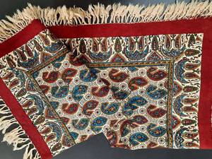 رومیزی سنتی قلمکار اعلا و صادراتی سایز ۶۰*۶۰