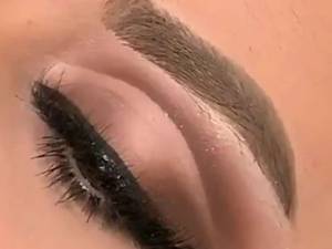انجام میکاپ و آرایش صورت عروس