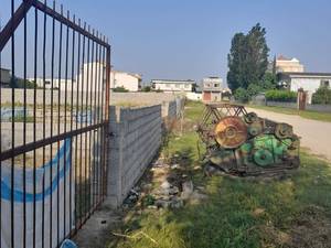 زمین مسکونی و خانسرایی