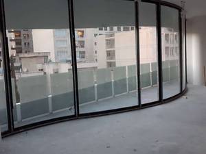 ارائه انواع نماهای شیشه خم‌ 