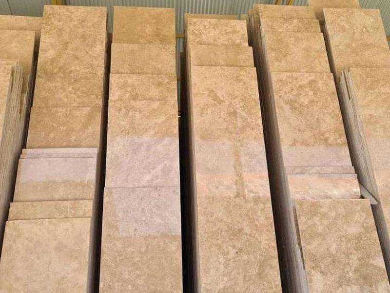 تراورتن عسلی تکاب در اصفهان
