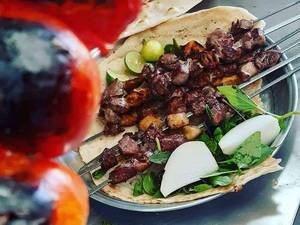 نان داغ کباب داغ در ایلام