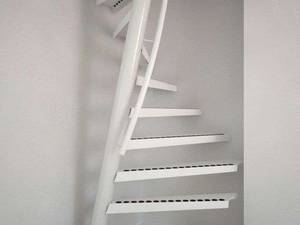 پله مارپیچ فلزی در کرمانشاه