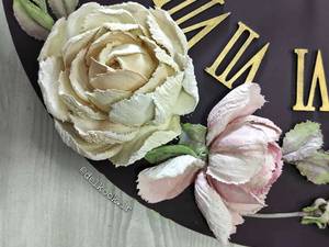 ساعت طرح گل برجسته در کرمانشاه