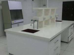 اجرای کابینت و سنگ کورین ازمایشگاه در تهران