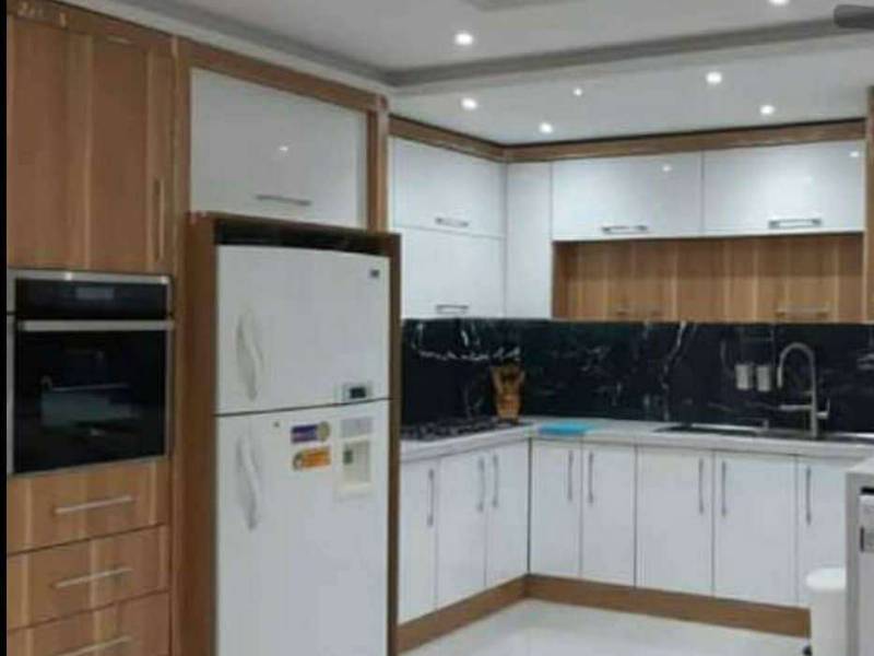 کابینت سفیدبراق وگردویی برجسته شرکت پاک چوب