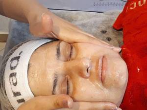 آموزش دورهای تخصصی پاکسازی پوست با ارائه مدرک فنی حرفه ای