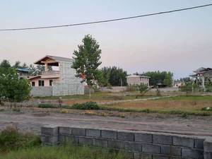 ۳۰۰ متر زمین دور دیوار شده