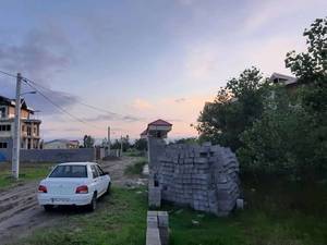 ۳۰۰ متر زمین دور دیوار شده