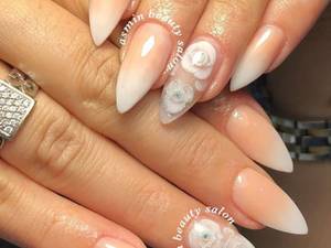 کاشت و طراحی ناخن