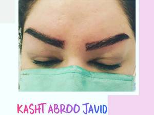 کاشت ابروی طبیعی در یکروز  در شیراز