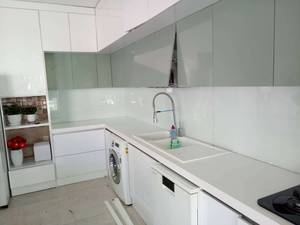 شیشه بین کابینتی رنگ مشکی در تهران