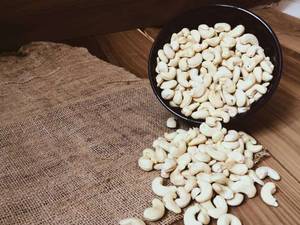 انواع چهار مغز و بادام هندی در تبریز