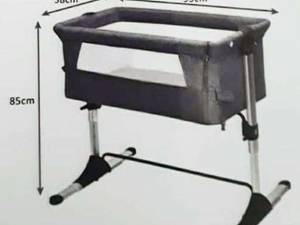 گهواره کنار تخت مادر