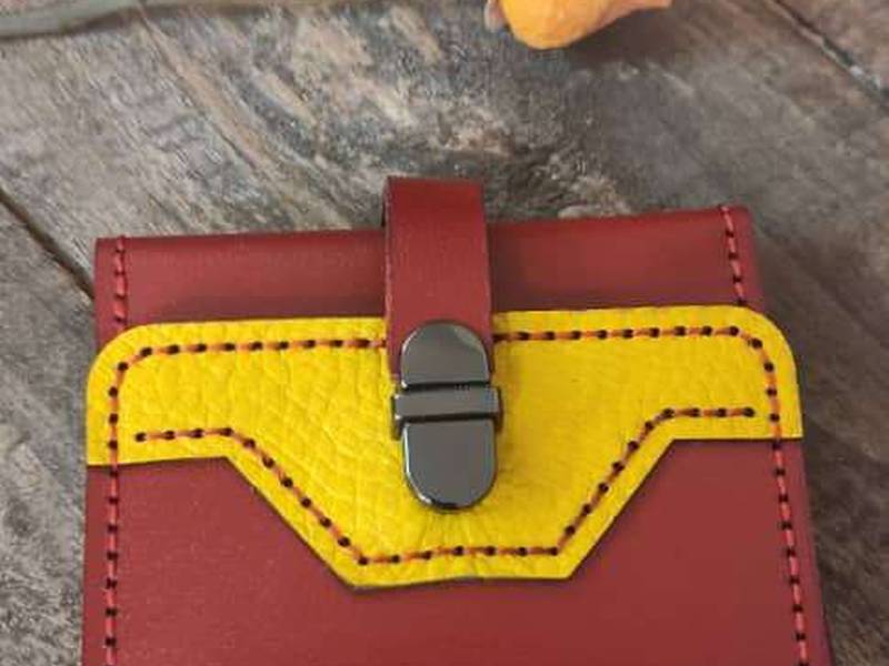 کیف جیبی قفلدار چرم طبیعی بزی