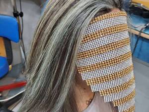 آموزش و انجام  کار با مواد در آموزشگاه زیبایی غزال