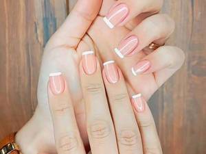 کاشت و  ژلیش ناخن در رشت