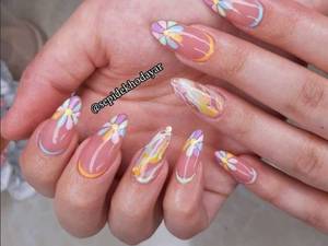 ارائه خدمات کاشت ناخن در مازندران