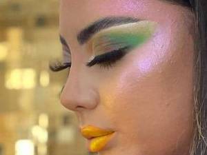 انجام میکاپ رنگی در یزد
