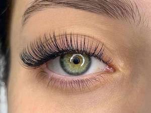 اجرای اکستنشن مژه  ولیوم مدل گربه ای  در شیراز