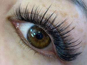 اجرای اکستنشن ولیوم مدل کیم کارداشیان در شیراز