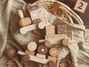 گاهشمار چوبی راش با حک اعداد و کلمات