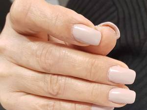 کاشت ناخن با پودر و لاک ژل نود در رشت