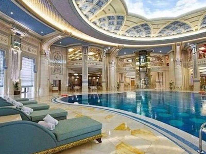مجری استخر روباز با سقف متحرک در تهران