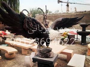 اجرا و نصب مجسمه عقاب سنگی در البرز